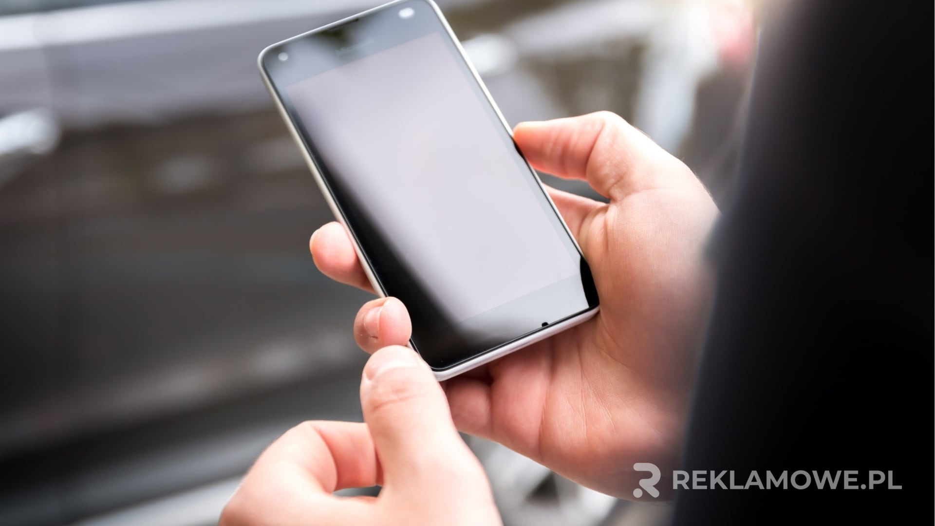 Kreatywne pomysły na wykorzystanie stojaków reklamowych