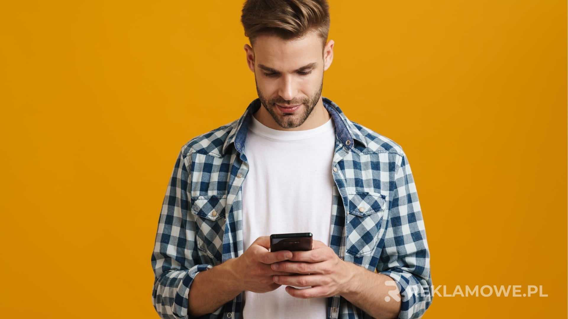 Stojaki reklamowe i tradycyjne metody reklamy