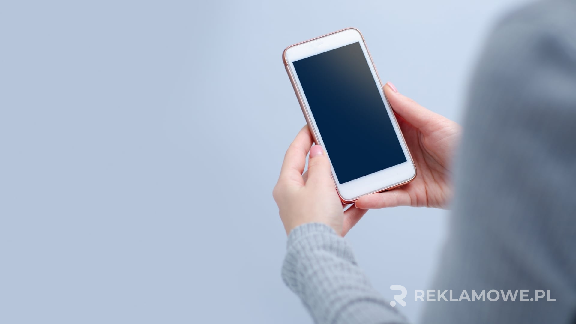 Porównanie kosztów różnych typów stojaków reklamowych