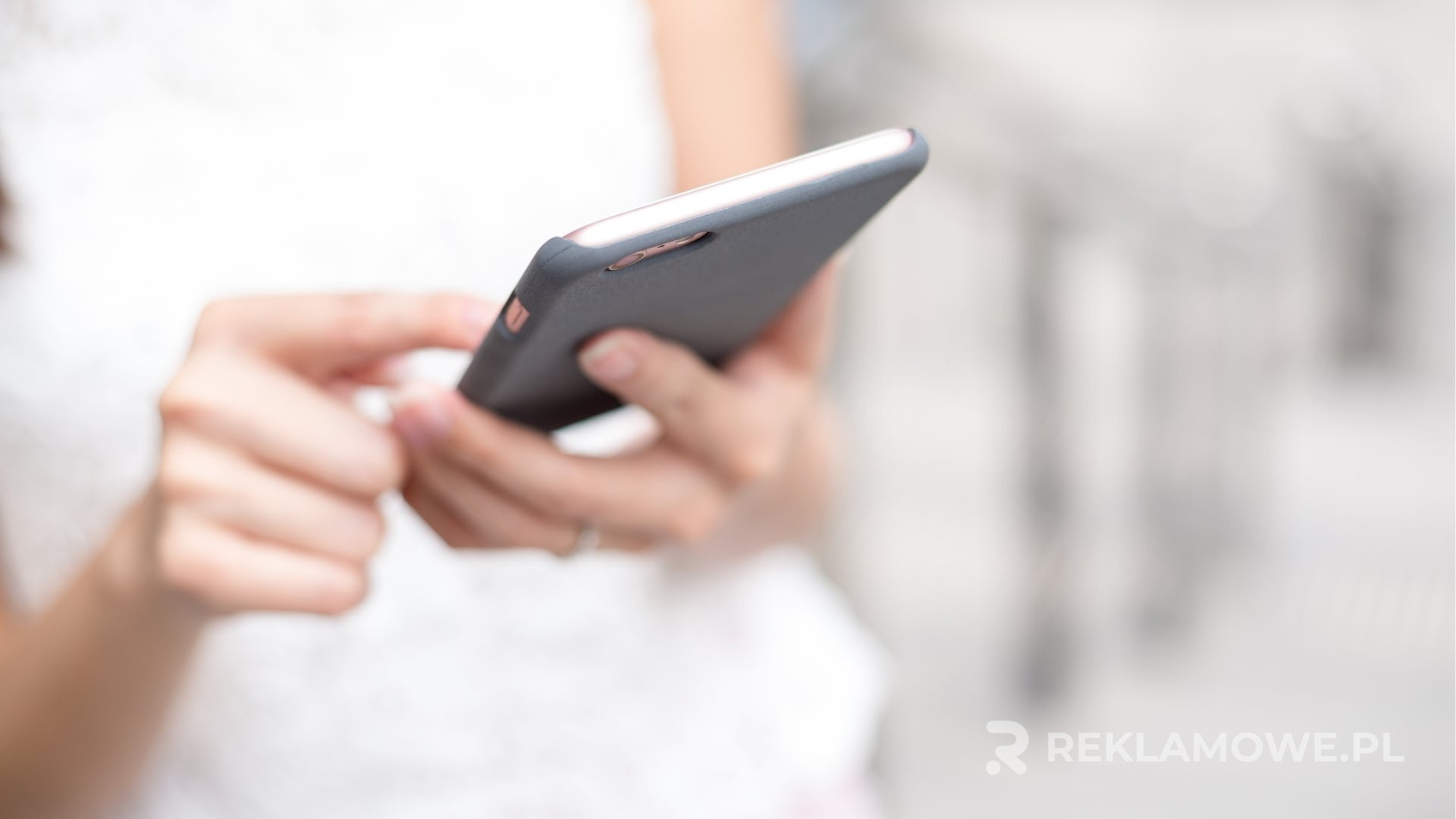 Jak wybrać odpowiednie stojaki reklamowe dla twojej branży Stojaki reklamowe używane w różnych branżach