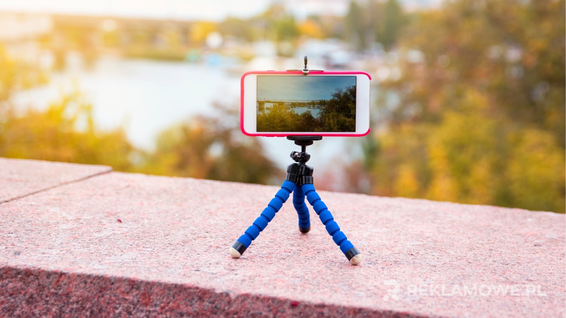 Stojaki reklamowe prezentujące produkty w sklepie