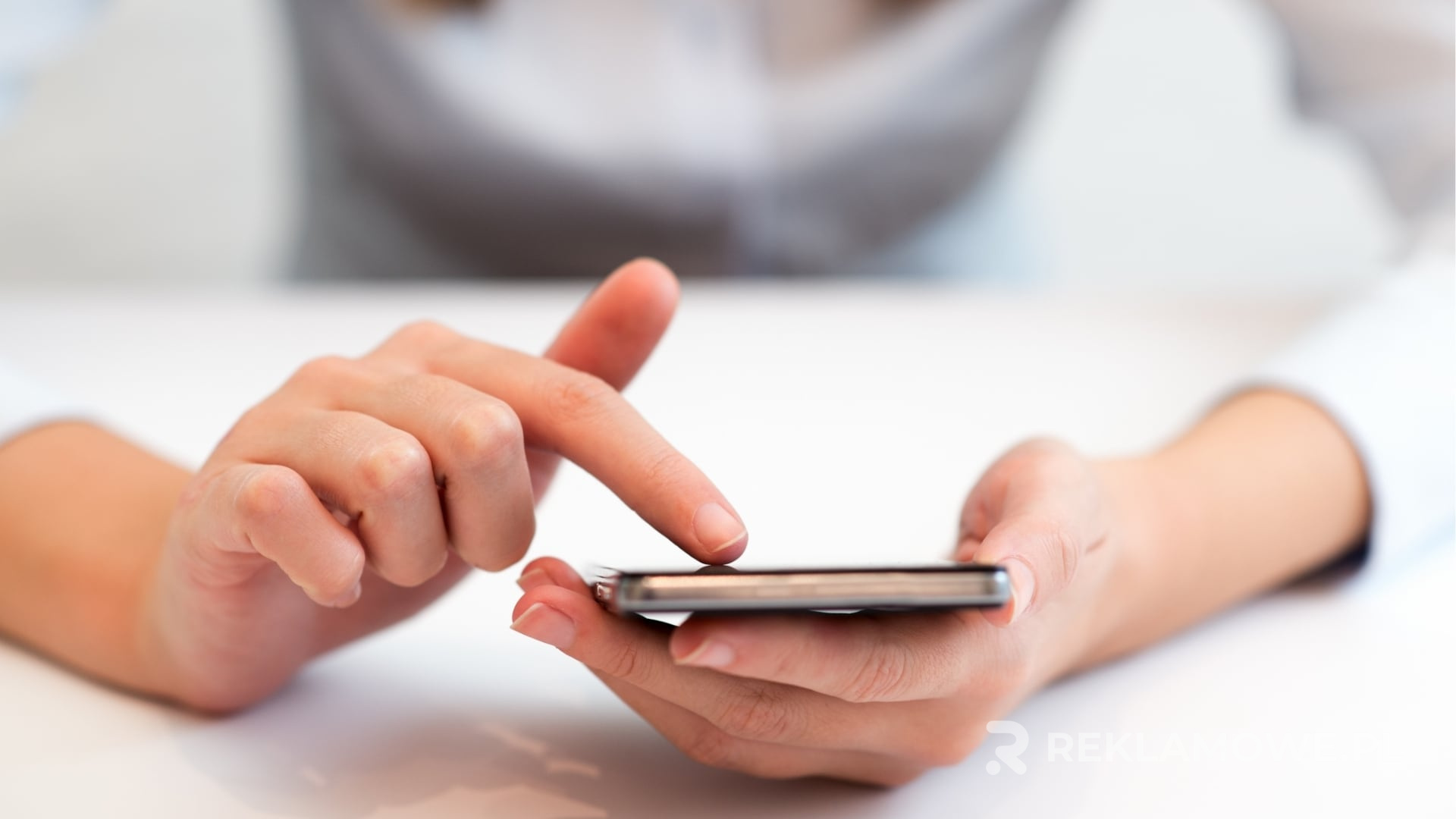 Stojaki reklamowe w mieście